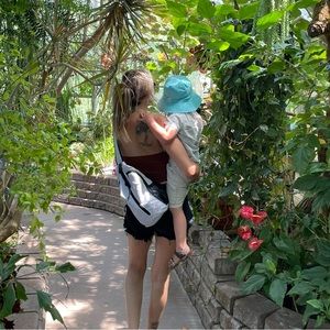 Meet your Posher, Brittni